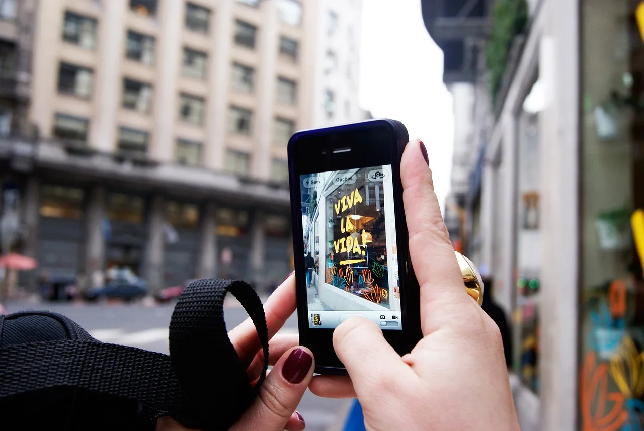buenosaires, cell phone, street. 4 things nobody tells you about offline marketing strategy questions